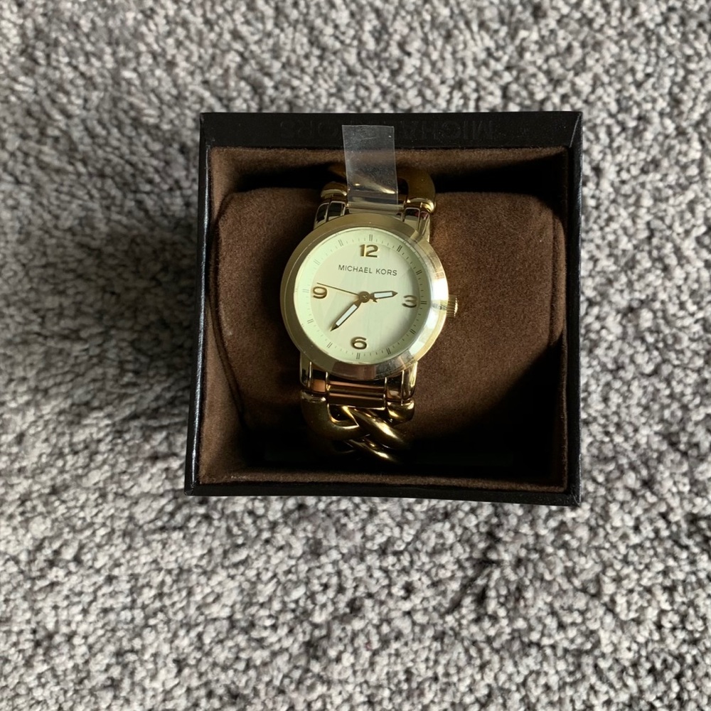 NWOT Women’s Michael Kors watch